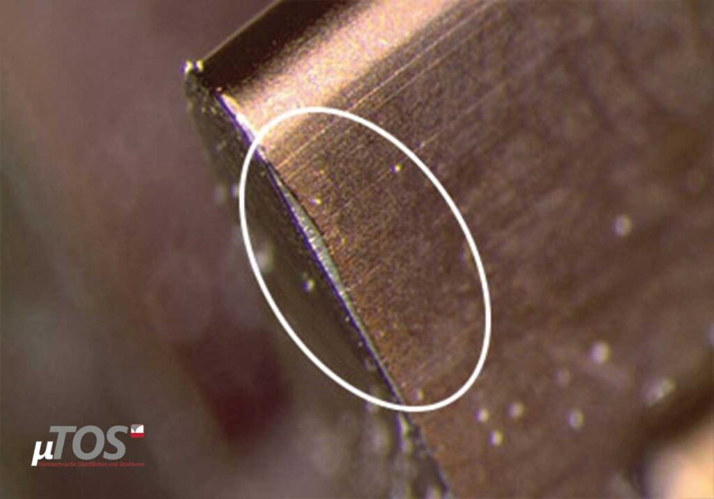 Detail Kante eines Räumwerkzeugs, geglättet und scharf
