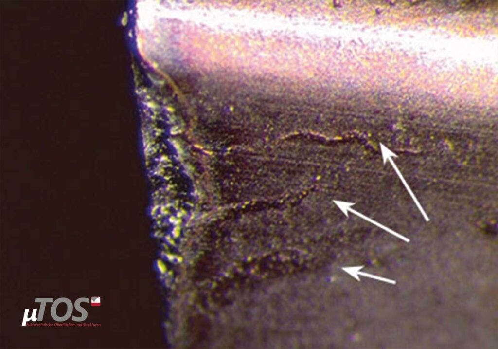 Detail eines Räumwerkzeugs mit deutlichen Verschleißspuren